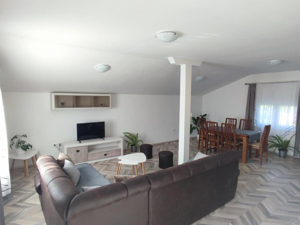 Apartman Flora Vrdnik Exterior foto